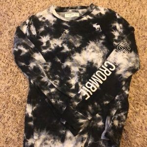 Black and white Abercrombie Kids long-sleeved t-shirt, boys youth size 13/14